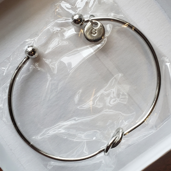 Tie the knot, "S" Cuff NWOT - Picture 3 of 4